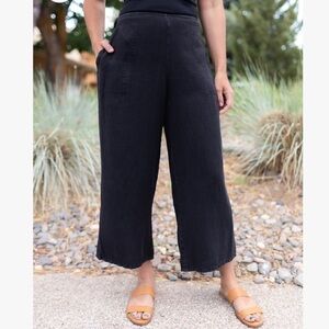 Fenini Linen Flat Front Crop Pants in Black | Fenini